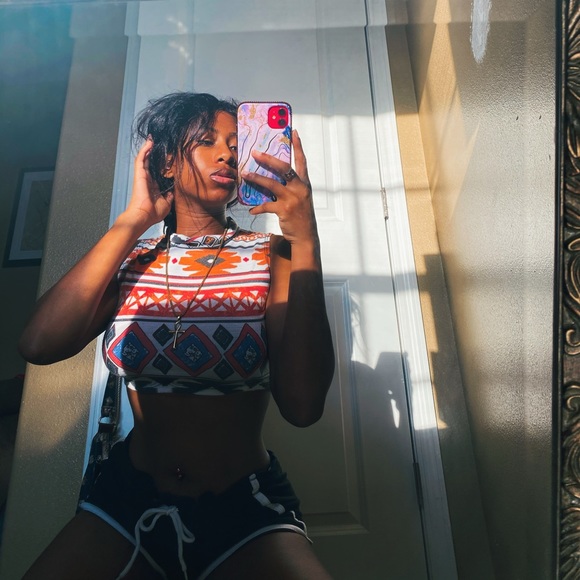 Meet your Posher, Sierra - Picture 2 of 2